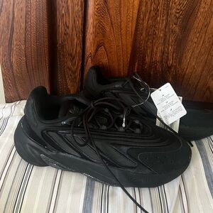 Adidas Ozelia Black Lace Up Glitter Sole Women’s Size 8 Sneakers, new with tags